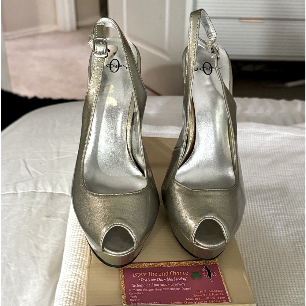 Chrome Heels 6 M